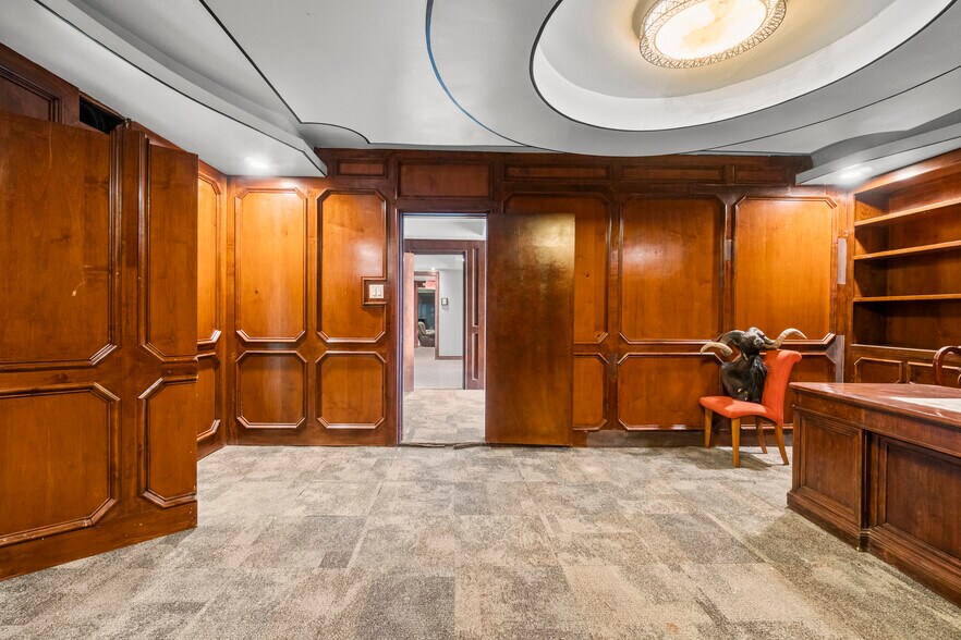 More Photos Of 1018 Shaver St, Pasadena Warehouse For Sale