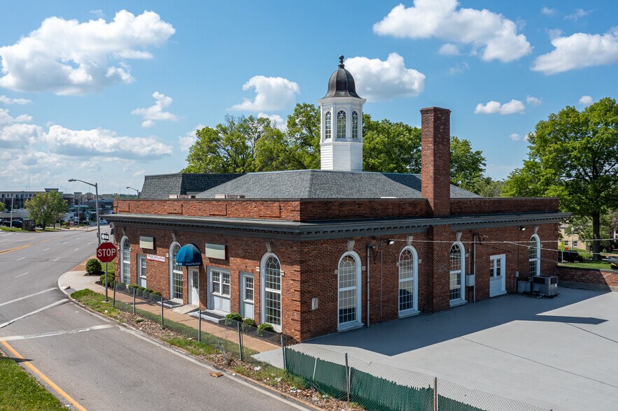 More Photos Of 889 S Brentwood Blvd, Clayton Medical For Lease