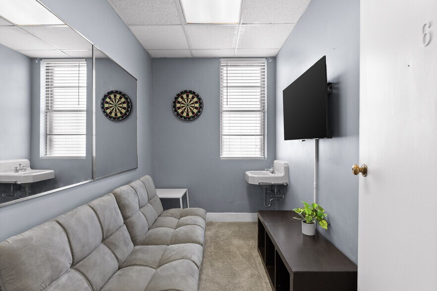 More Photos Of 118 Howard St, Rossville Medical For Sale