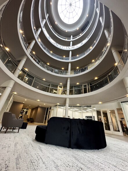 More Photos Of 770 S Post Oak Ln, Houston Office For Lease