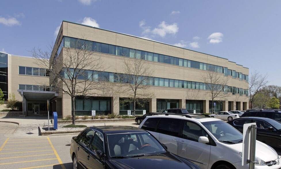 More Photos Of 1818 N Meade St, Appleton Medical For Lease