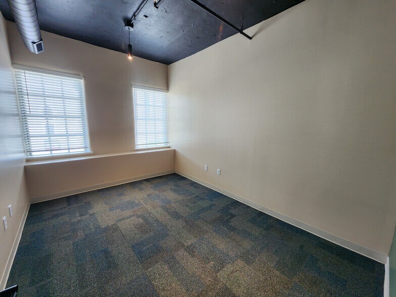 More Photos Of 221 N 6th St, Lafayette Office Residential For Lease