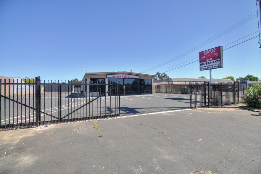 More Photos Of 4554 Auburn Blvd, Sacramento Auto Dealership For Sale