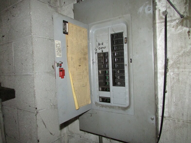 More Photos Of 14033-14055 Achyl Ave, Warren Warehouse For Sale