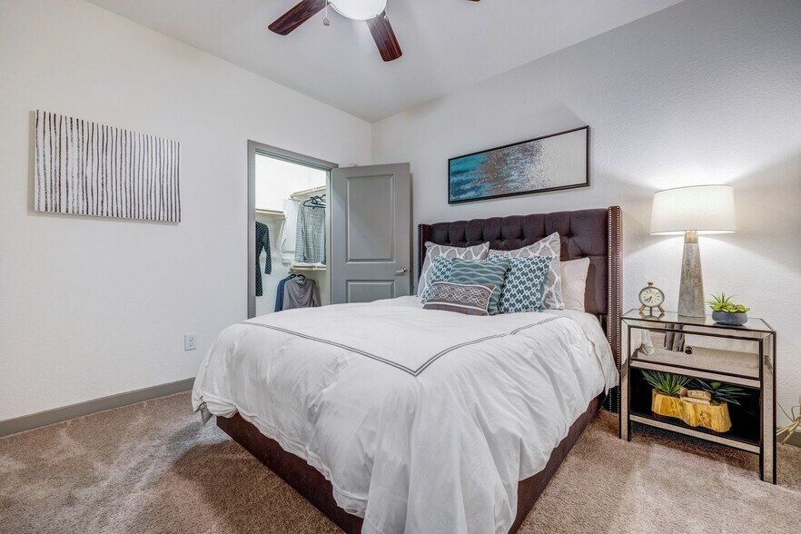 More Photos Of 403 E Koenig Ln, Austin Apartments For Lease