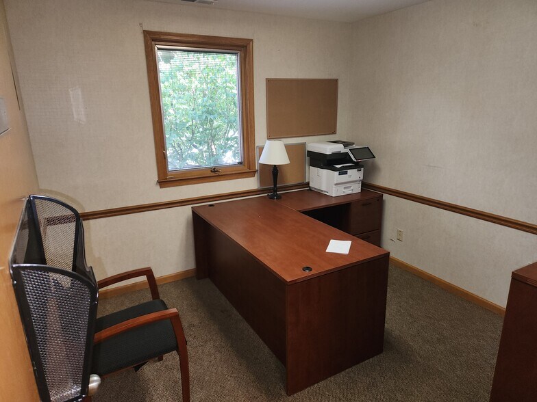 More Photos Of 360 Middletown Blvd, Langhorne Medical For Lease