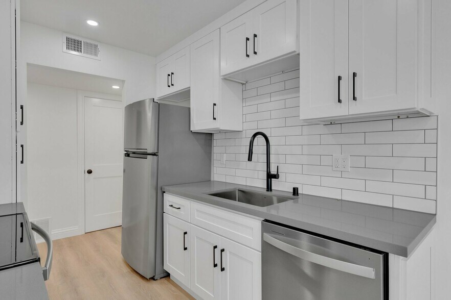 More Photos Of 262 Hanover Ave, Oakland Apartments For Sale