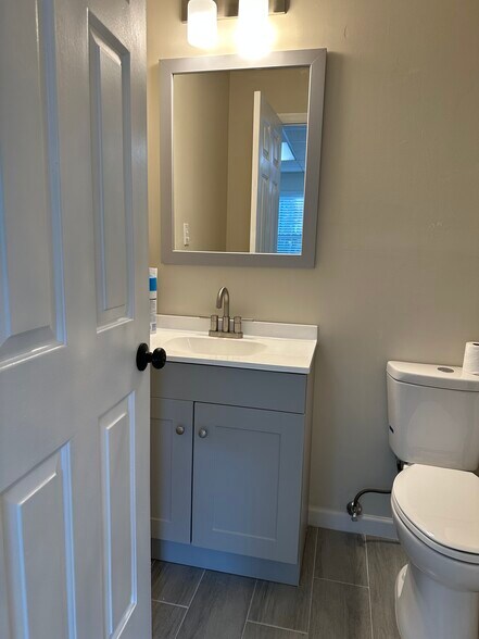 More Photos Of 425 E Crossville Rd, Roswell Office For Sale