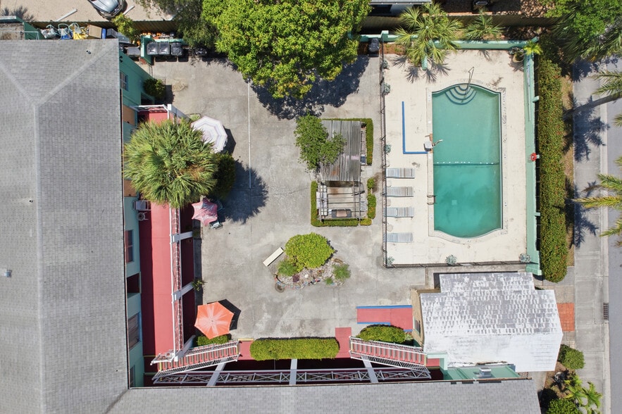 More Photos Of 320 N Federal Hwy, Lake Worth Hotel For Sale