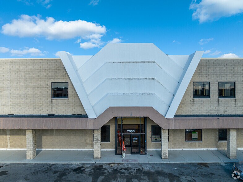 More Photos Of 7600 La Crosse Ave, Burbank General Retail For Sale