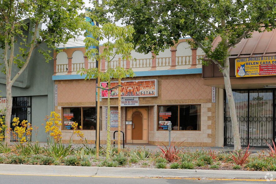 More Photos Of 18407 Sherman Way, Reseda Office For Sale