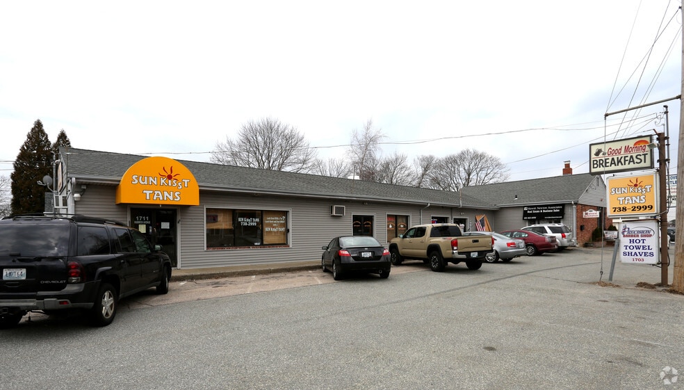 More Photos Of 1697-1711 Warwick Ave, Warwick Office For Sale