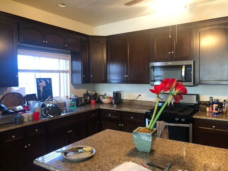 More Photos Of 1449 W 28th St, Los Angeles Apartments For Sale
