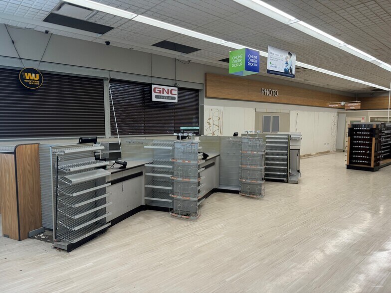 More Photos Of 610 N Cedar St, Mason Unknown For Lease