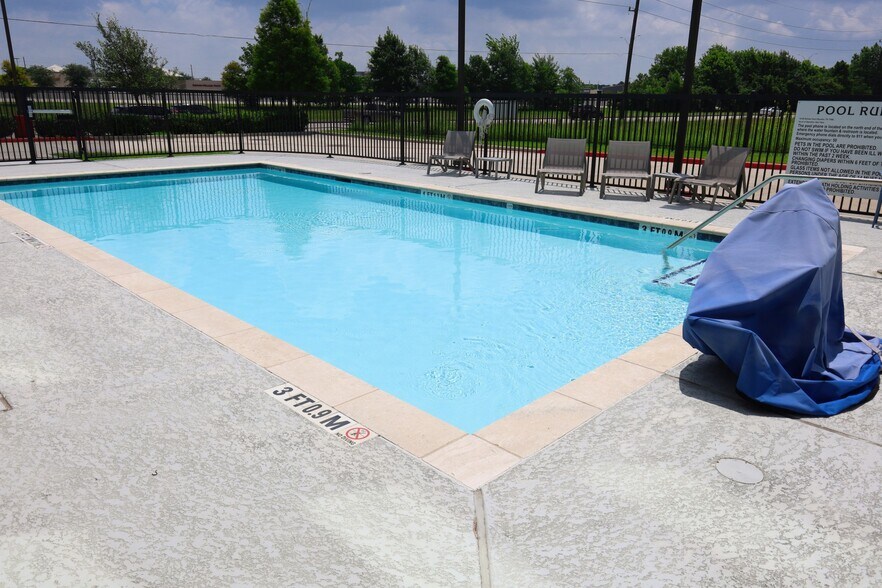 More Photos Of 14120 Karissa Ct, Houston Hotel For Sale