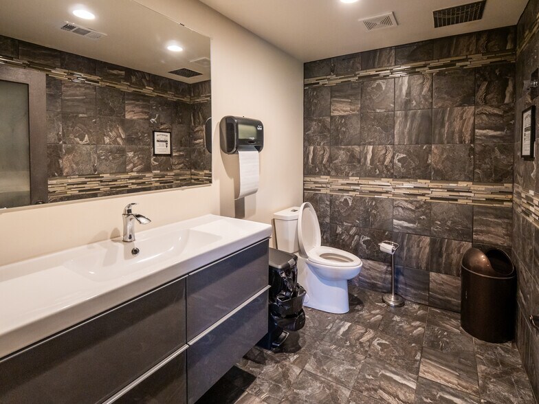 More Photos Of 13001 W Highway 71, Austin Storefront Retail Office For Sale