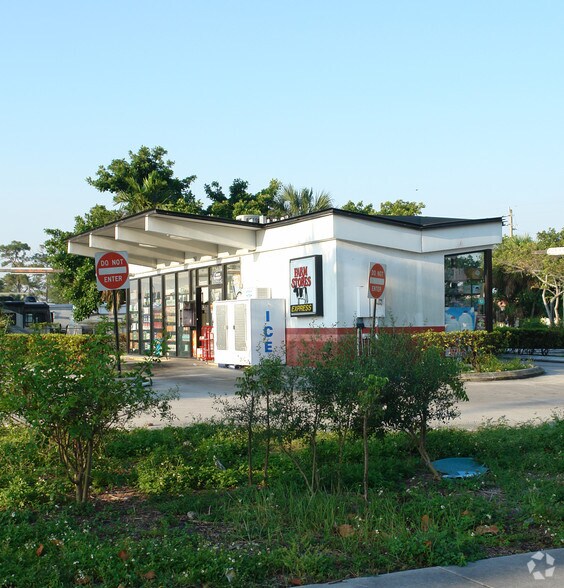 More Photos Of 4050 SW 21st St, Fort Lauderdale Convenience Store For Sale