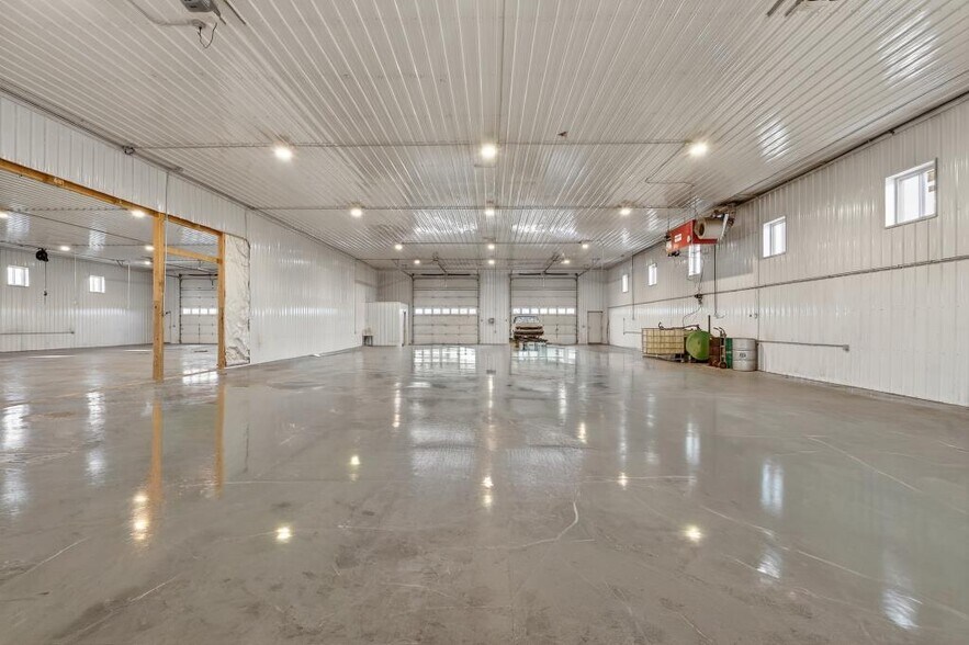 More Photos Of 8635 Sterling Heights Dr, Clarksville Warehouse For Sale