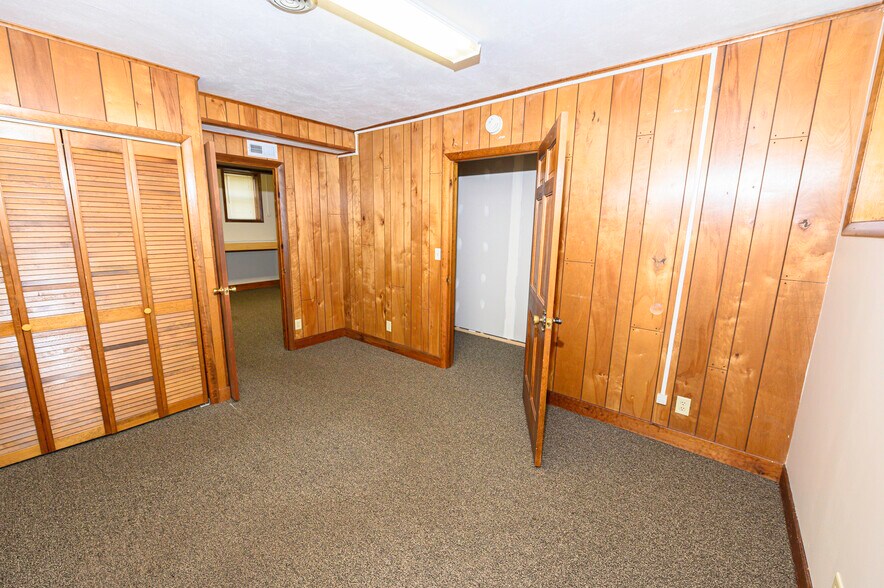 More Photos Of 2500 Brewerton Rd, Mattydale Office Residential For Lease