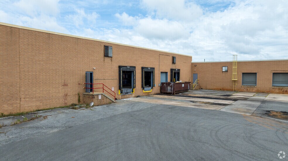 More Photos Of 615 Industrial Ave, Salisbury Warehouse For Lease