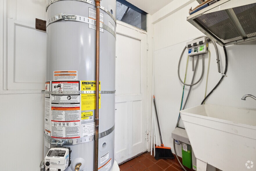 More Photos Of 449 & 451 9th St, San Francisco Apartments For Sale