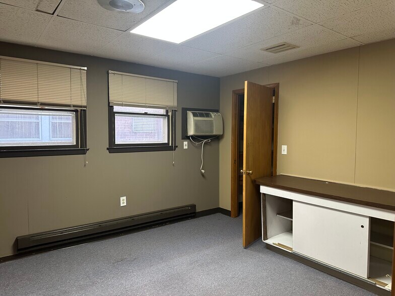 More Photos Of 53 Connecticut Blvd, East Hartford Office For Lease