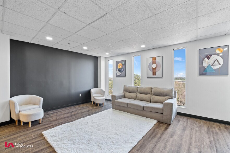 More Photos Of 3301 Buckeye Rd, Atlanta Office For Lease