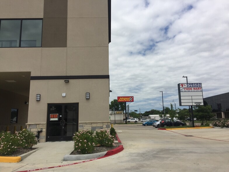 More Photos Of 701 Pin Oak Rd, Katy Storefront Retail Office For Lease