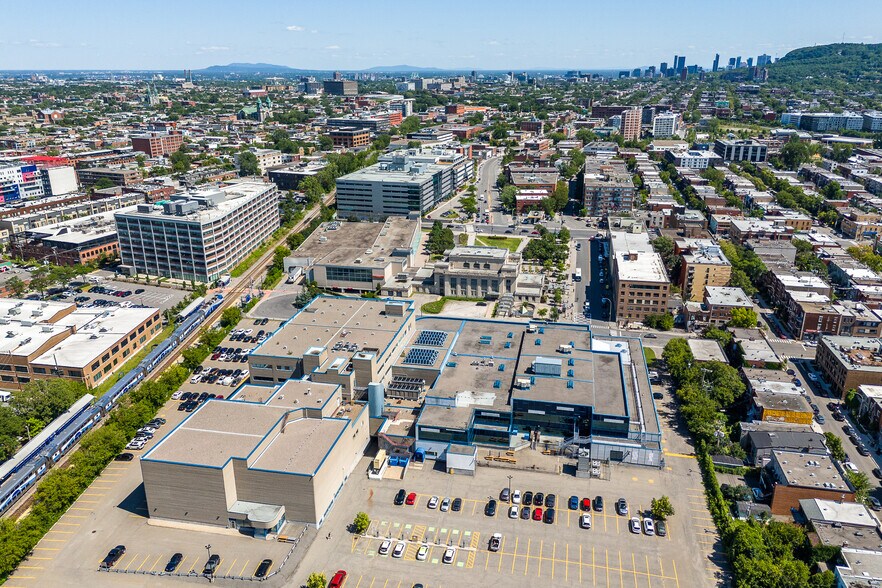 More Photos Of 405 Av Ogilvy, Montréal Office For Lease