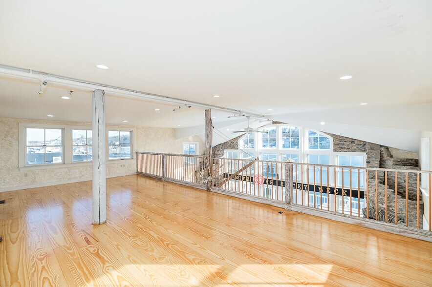 More Photos Of 73 Rocky Neck Ave, Gloucester Restaurant For Sale