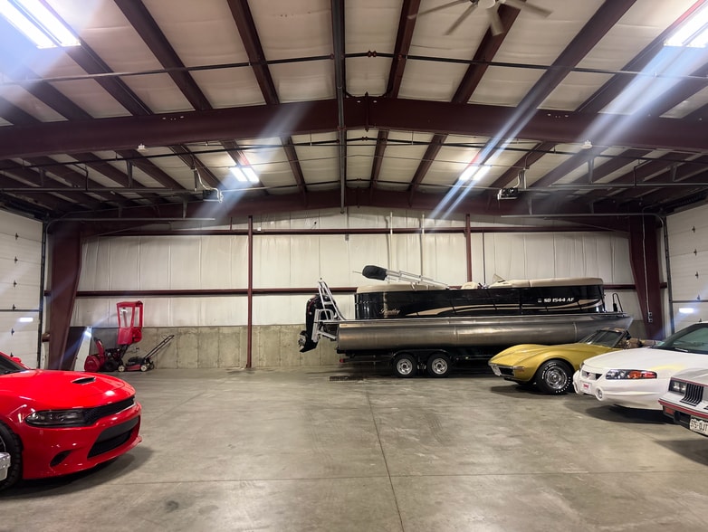 More Photos Of 605 S Lyons Ave, Sioux Falls Warehouse For Sale