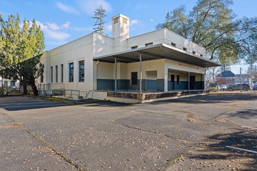 More Photos Of 224 N Oak St, Ukiah Office Residential For Lease
