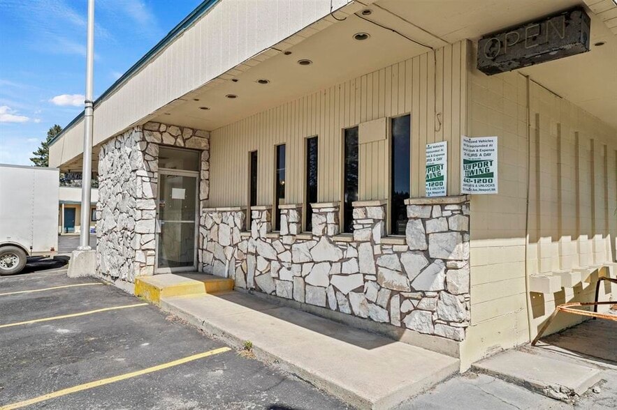 More Photos Of 924 W Highway 2, Newport Hotel For Sale