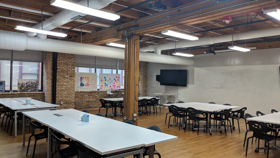More Photos Of 910 W Van Buren St, Chicago Loft Creative Space For Lease