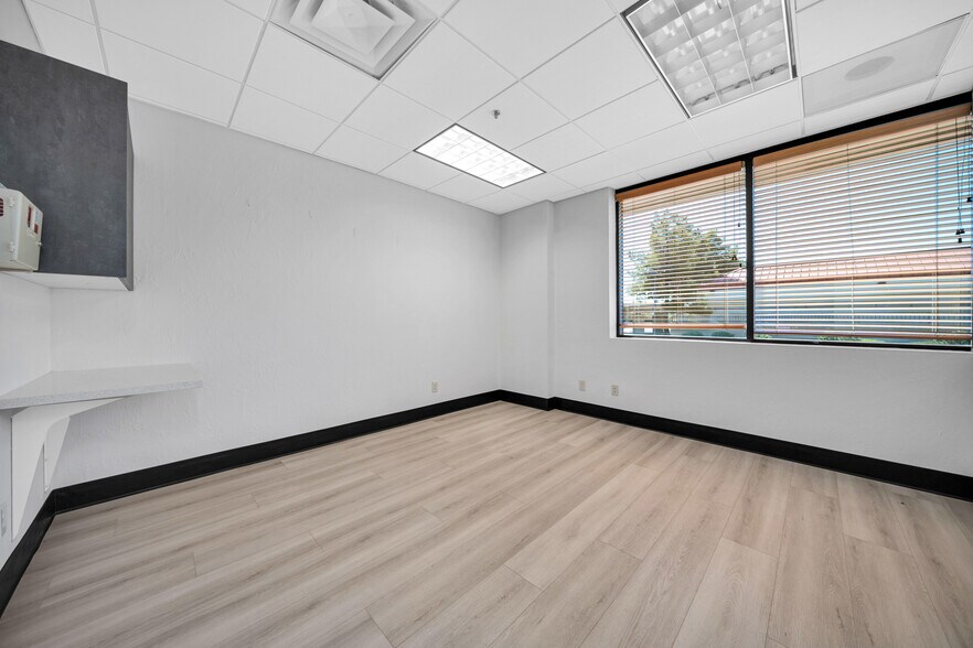 More Photos Of 4045 E Union Hills Dr, Phoenix Medical For Sale