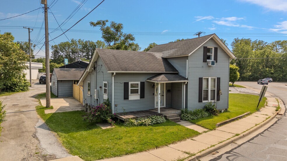 More Photos Of 755 Chicago St, Valparaiso General Retail For Sale