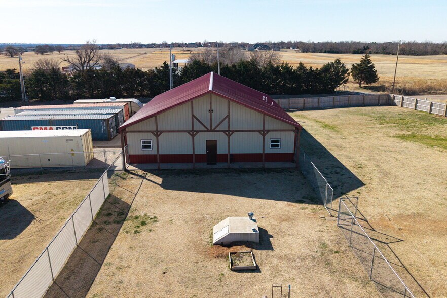 More Photos Of 8900 Charter Oak Rd, Edmond Flex For Sale