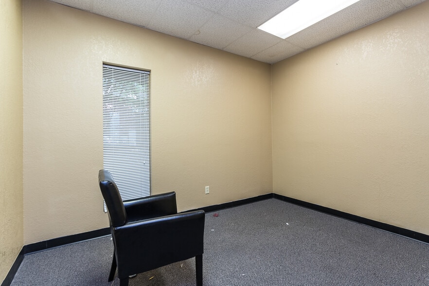 More Photos Of 2900 W Park Row Dr, Pantego Office For Sale