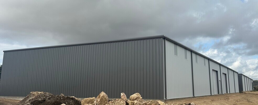 More Photos Of 563 Krueger Cyn, New Braunfels Industrial For Lease