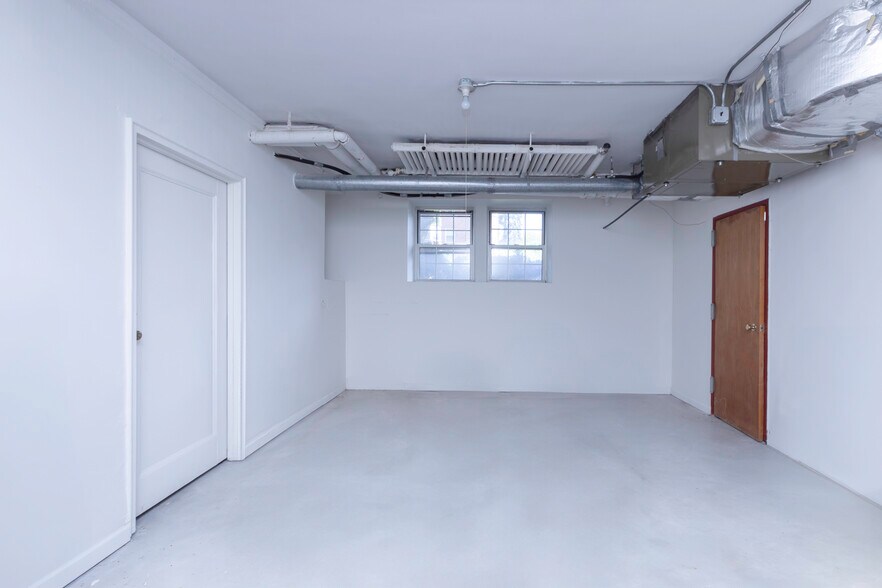 More Photos Of 253 Garth Rd, Scarsdale Medical For Sale