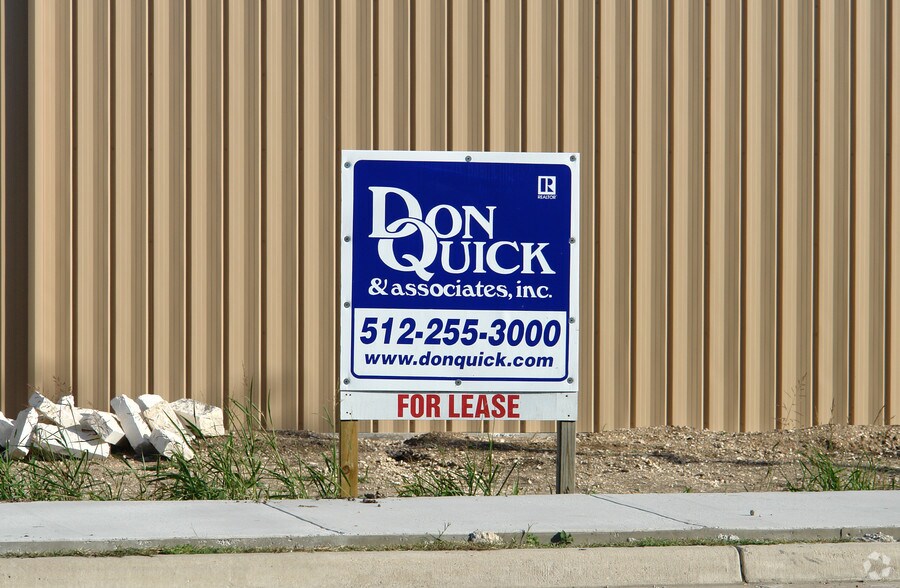 More Photos Of 2201 Patterson Industrial Dr, Pflugerville Warehouse For Lease