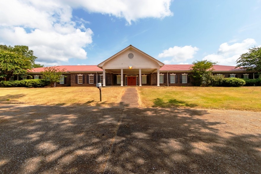 Primary Photo Of 101 Ironaton Rd, Talladega Golf Course Driving Range For Sale