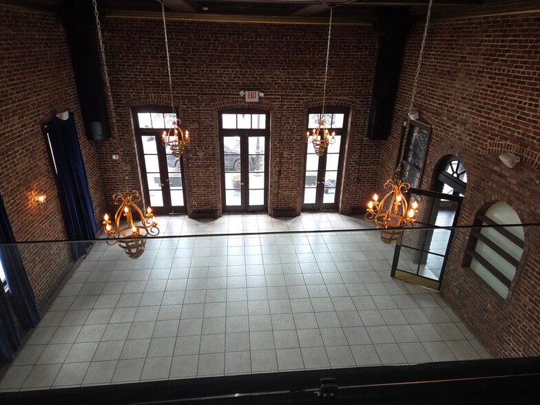 More Photos Of 286 Main St, Port Washington Restaurant For Lease