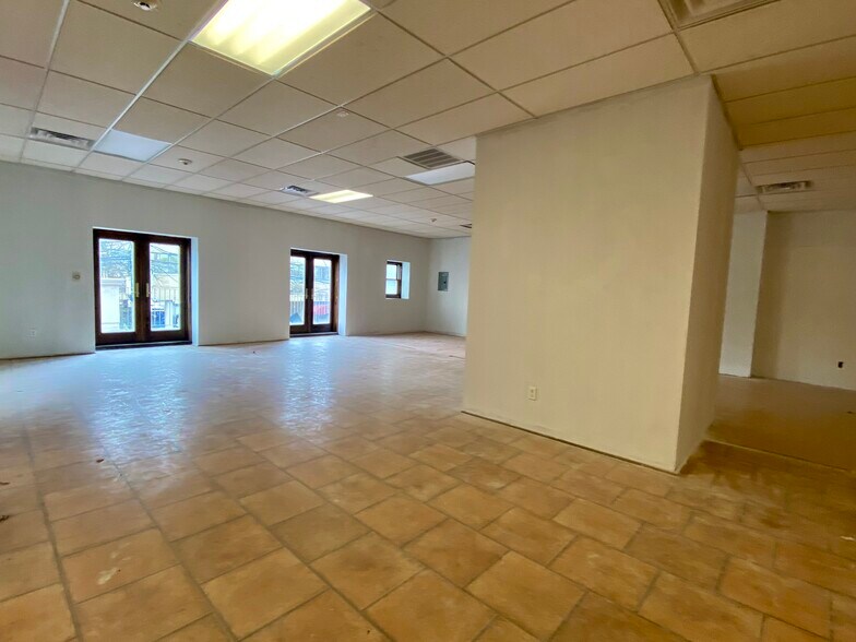 More Photos Of 25-27 E Merrick Rd, Valley Stream Office For Lease