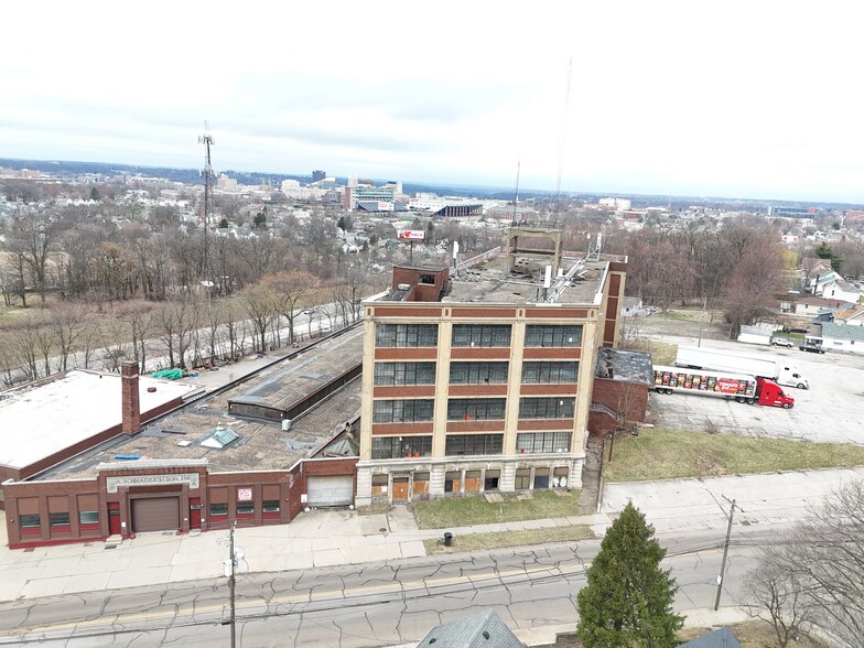 More Photos Of 711 Johnston St, Akron Warehouse For Sale