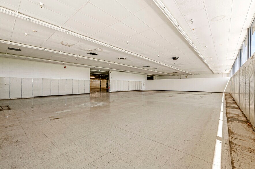 More Photos Of 1519 IN-37, Elwood Storefront Retail Office For Lease
