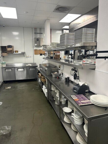More Photos Of 730-760 Coleman Blvd, Mount Pleasant General Retail For Lease