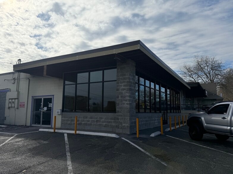 More Photos Of 145 SW 152nd St, Burien General Retail For Lease