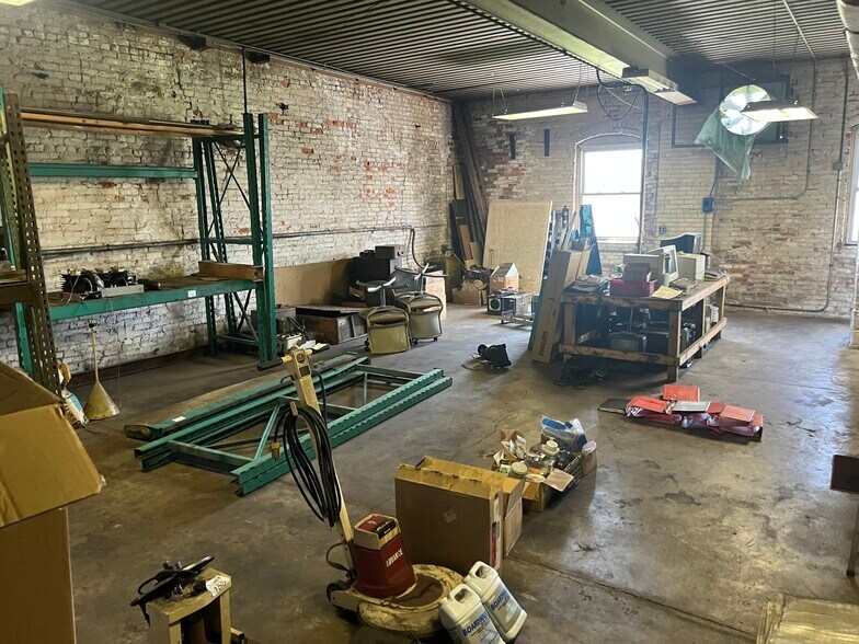 More Photos Of 400 S Gray St, Albany Manufacturing For Sale