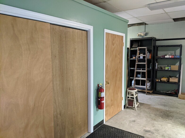 More Photos Of 437 Fern St, Jackson Office For Lease